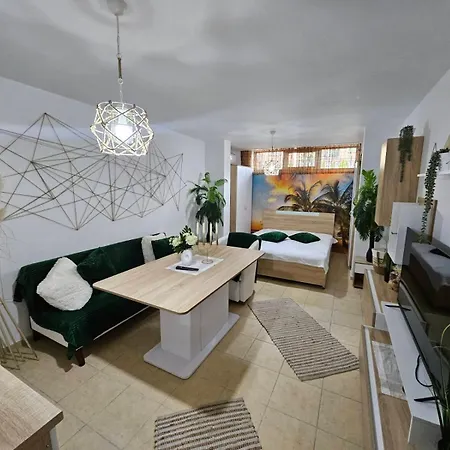 Tropical Chic For Two, Basement Escape By Flat Mаnager * Ravda