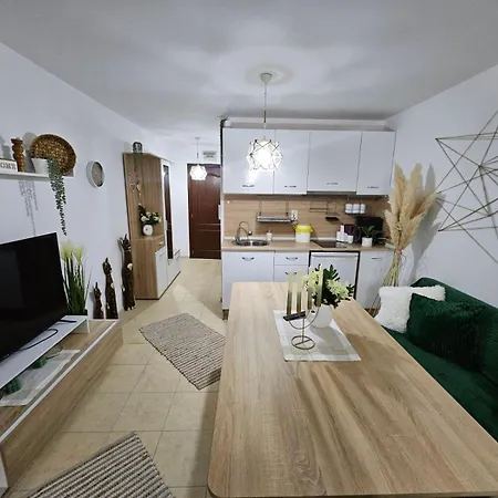 Tropical Chic For Two, Ground Floor Escape By Flat Mаnager *