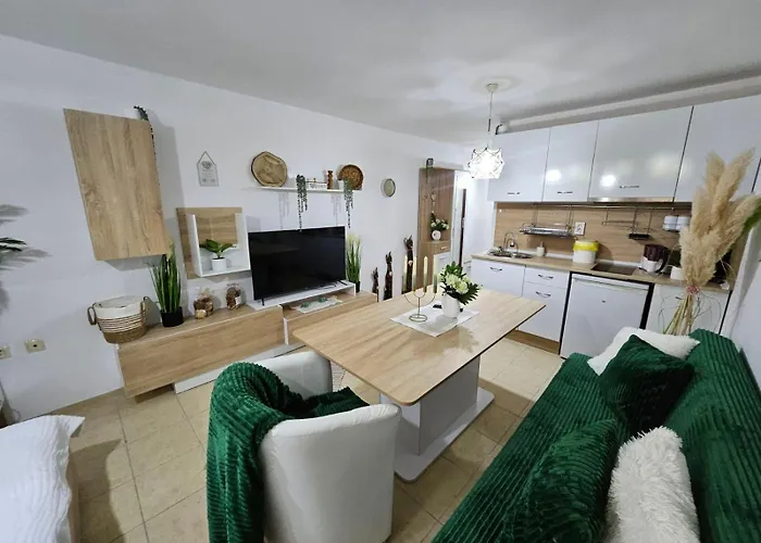 Διαμέρισμα Tropical Chic For Two, Basement Escape By Flat Mаnager Ράβντα